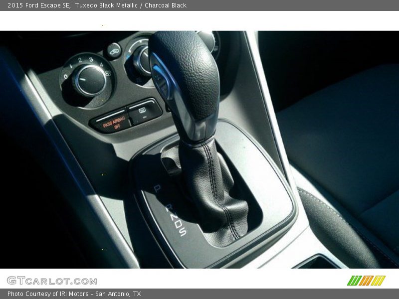 Tuxedo Black Metallic / Charcoal Black 2015 Ford Escape SE