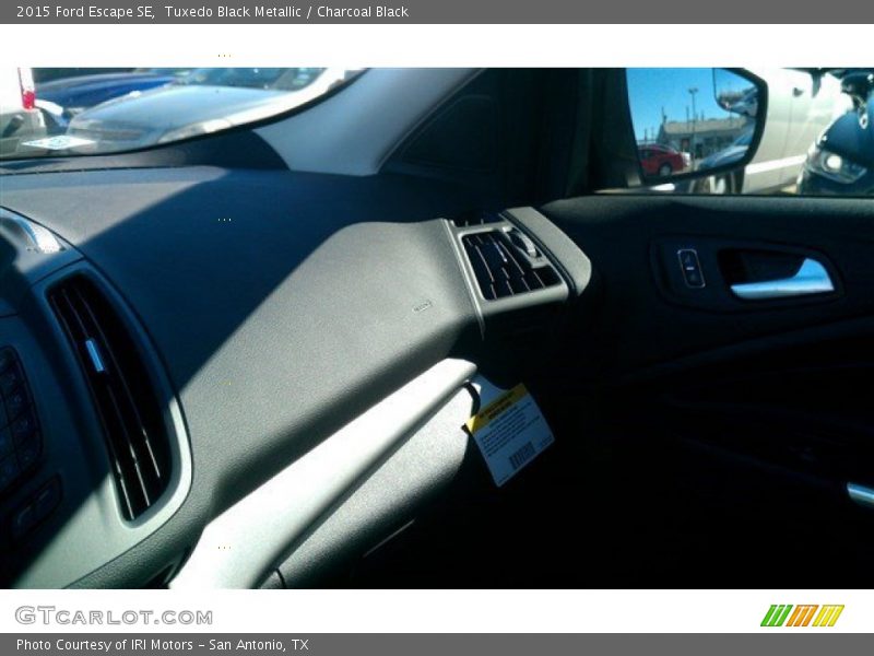 Tuxedo Black Metallic / Charcoal Black 2015 Ford Escape SE