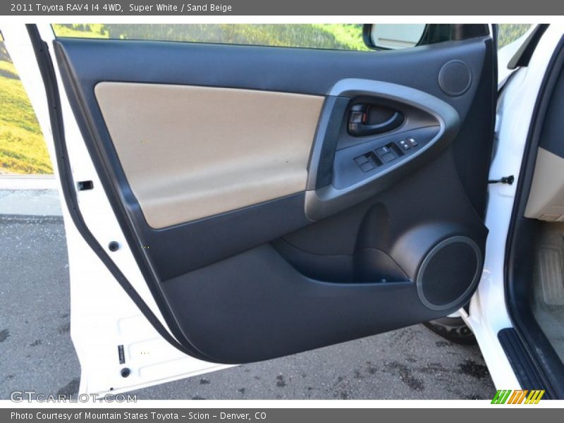 Super White / Sand Beige 2011 Toyota RAV4 I4 4WD