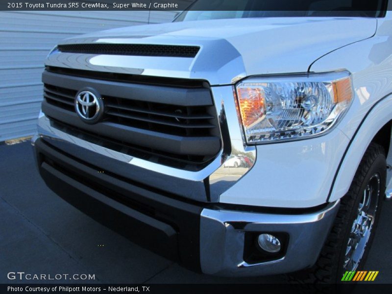 Super White / Graphite 2015 Toyota Tundra SR5 CrewMax