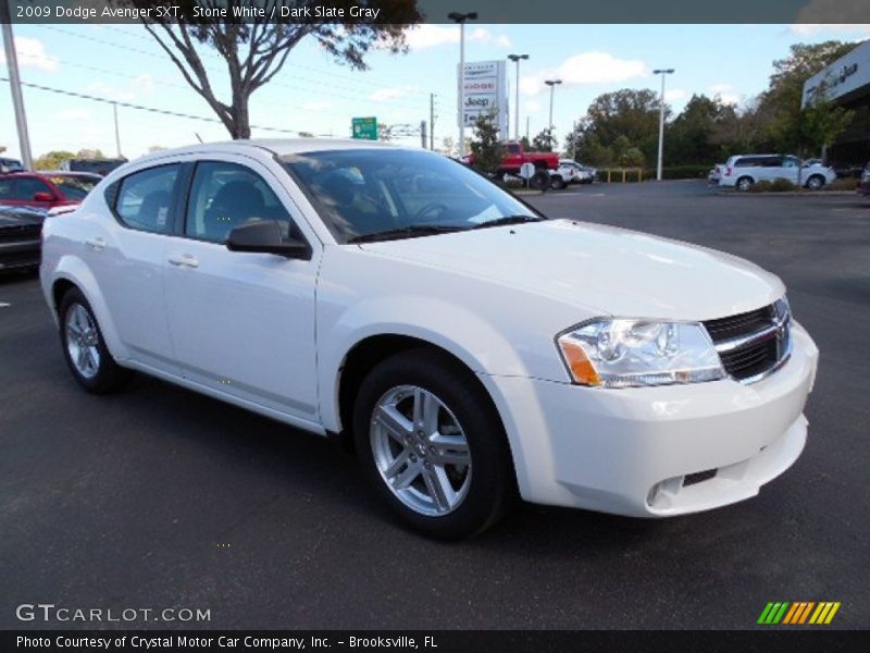 Front 3/4 View of 2009 Avenger SXT