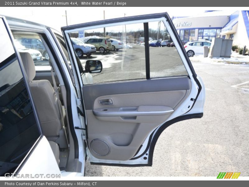 White Water Pearl / Beige 2011 Suzuki Grand Vitara Premium 4x4