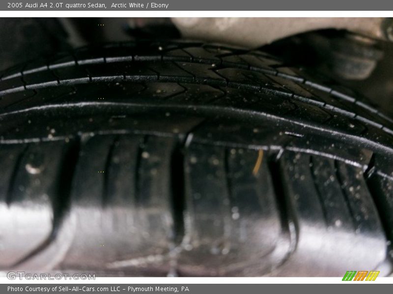Arctic White / Ebony 2005 Audi A4 2.0T quattro Sedan