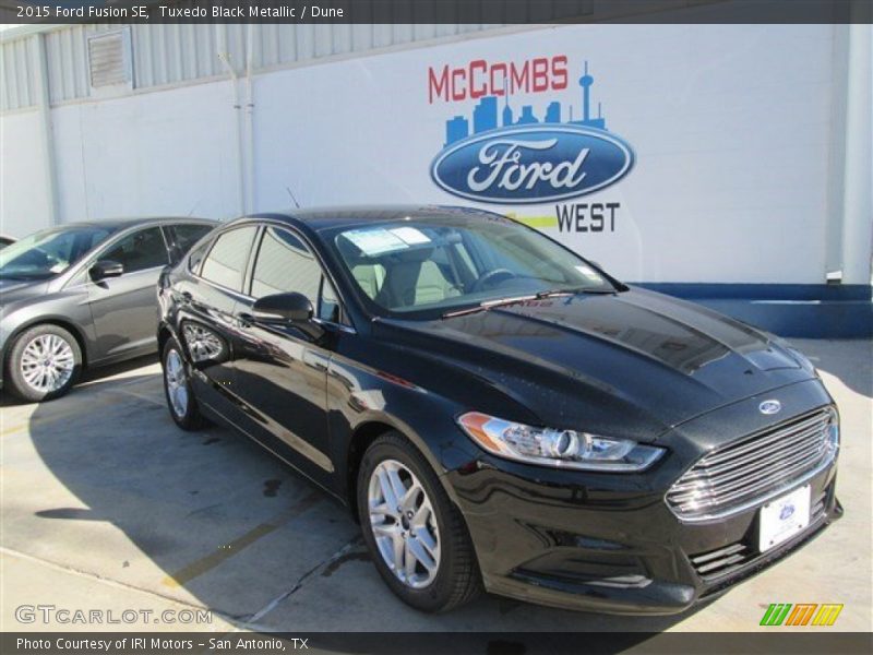 Tuxedo Black Metallic / Dune 2015 Ford Fusion SE