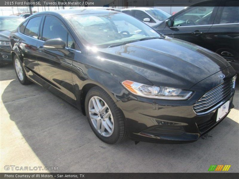 Tuxedo Black Metallic / Dune 2015 Ford Fusion SE