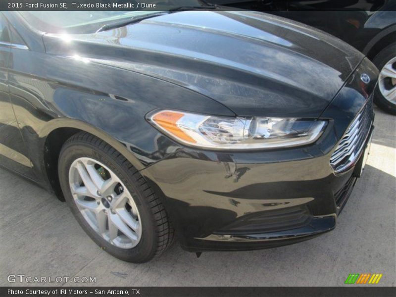 Tuxedo Black Metallic / Dune 2015 Ford Fusion SE