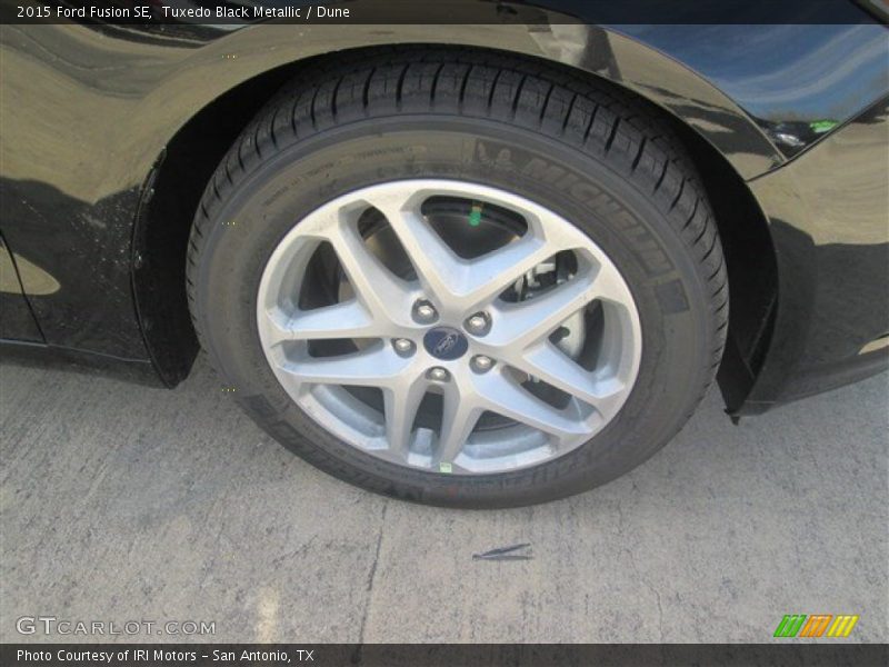 Tuxedo Black Metallic / Dune 2015 Ford Fusion SE