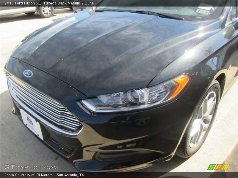 Tuxedo Black Metallic / Dune 2015 Ford Fusion SE