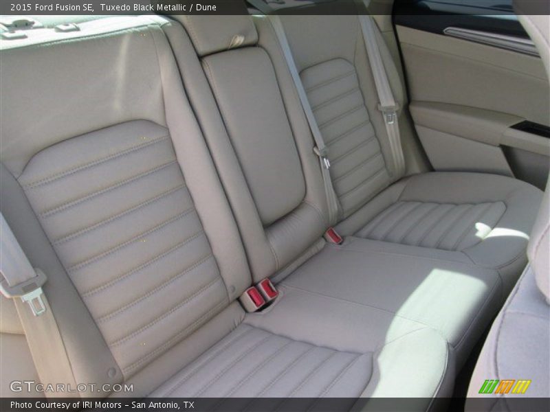 Tuxedo Black Metallic / Dune 2015 Ford Fusion SE