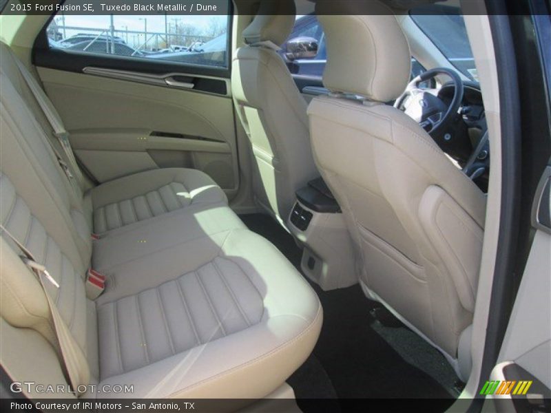 Tuxedo Black Metallic / Dune 2015 Ford Fusion SE