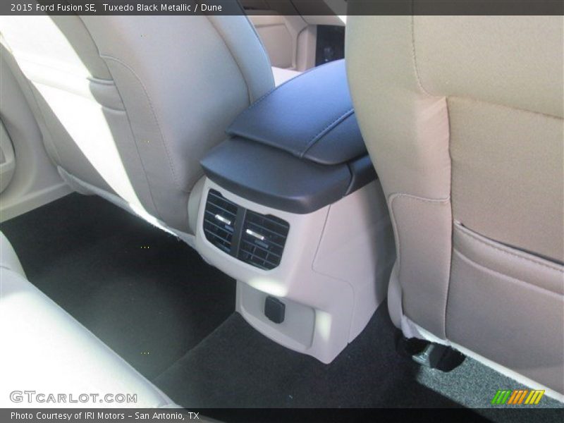 Tuxedo Black Metallic / Dune 2015 Ford Fusion SE