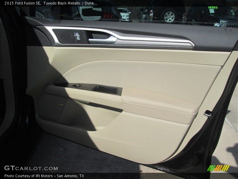 Tuxedo Black Metallic / Dune 2015 Ford Fusion SE