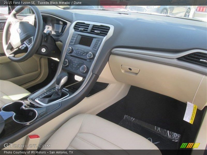 Tuxedo Black Metallic / Dune 2015 Ford Fusion SE