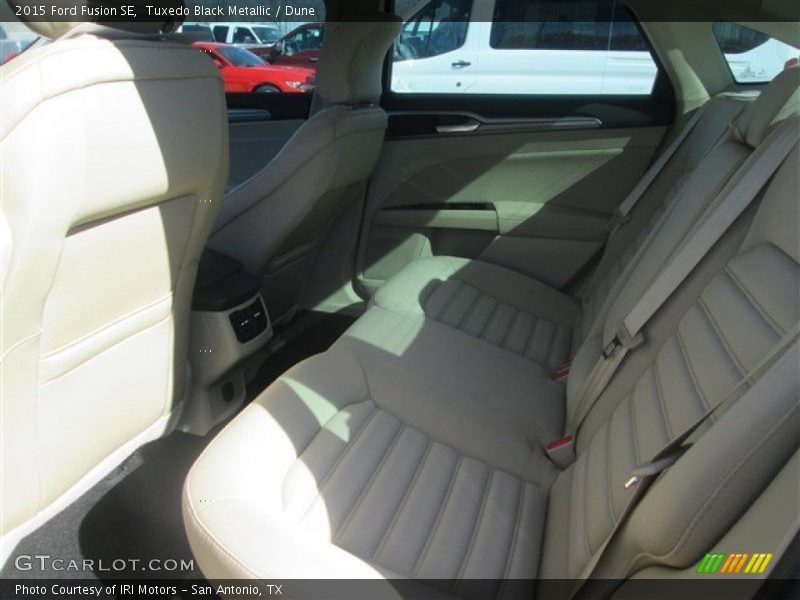 Tuxedo Black Metallic / Dune 2015 Ford Fusion SE