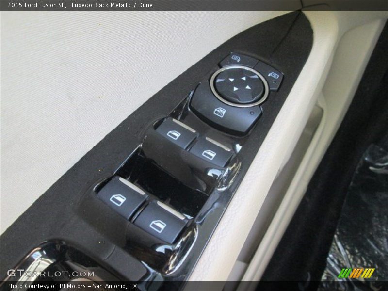 Tuxedo Black Metallic / Dune 2015 Ford Fusion SE
