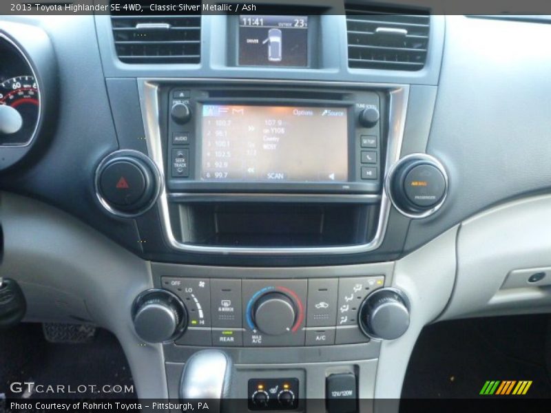 Classic Silver Metallic / Ash 2013 Toyota Highlander SE 4WD