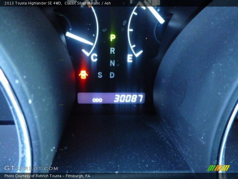 Classic Silver Metallic / Ash 2013 Toyota Highlander SE 4WD