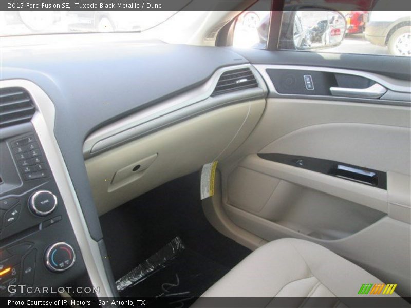 Tuxedo Black Metallic / Dune 2015 Ford Fusion SE