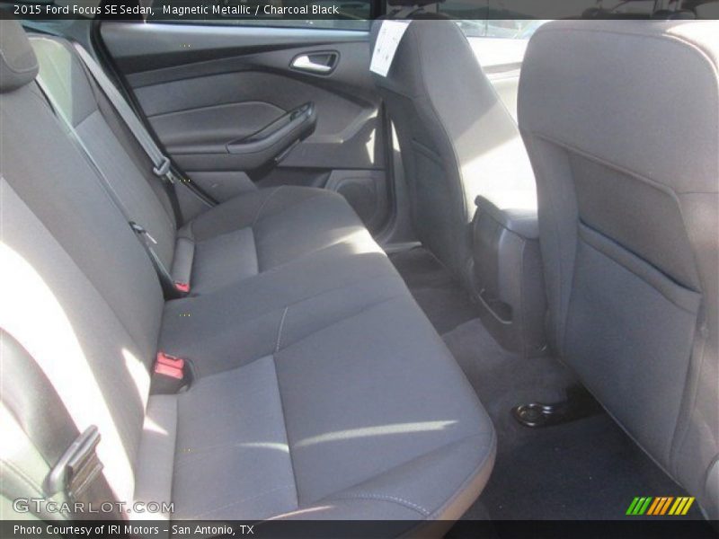Magnetic Metallic / Charcoal Black 2015 Ford Focus SE Sedan