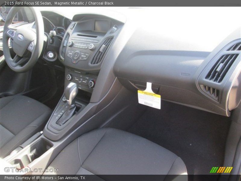 Magnetic Metallic / Charcoal Black 2015 Ford Focus SE Sedan