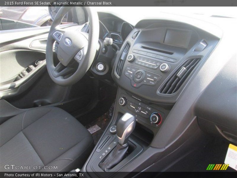 Magnetic Metallic / Charcoal Black 2015 Ford Focus SE Sedan