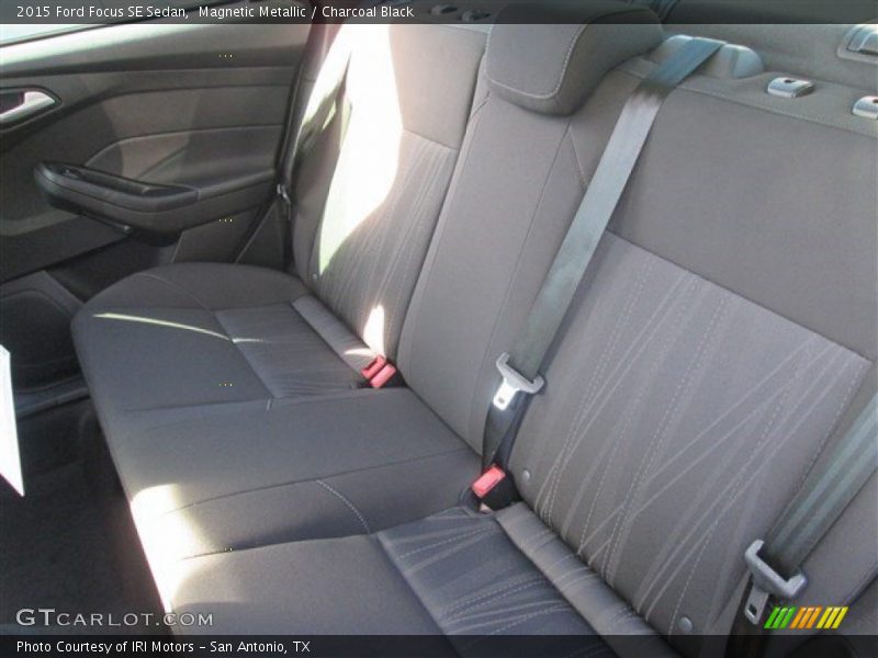 Magnetic Metallic / Charcoal Black 2015 Ford Focus SE Sedan