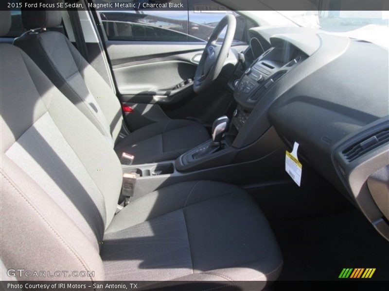 Magnetic Metallic / Charcoal Black 2015 Ford Focus SE Sedan