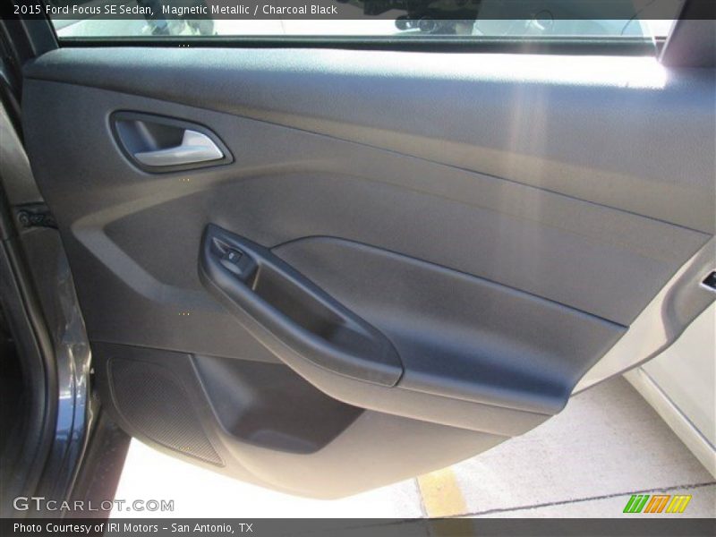 Magnetic Metallic / Charcoal Black 2015 Ford Focus SE Sedan