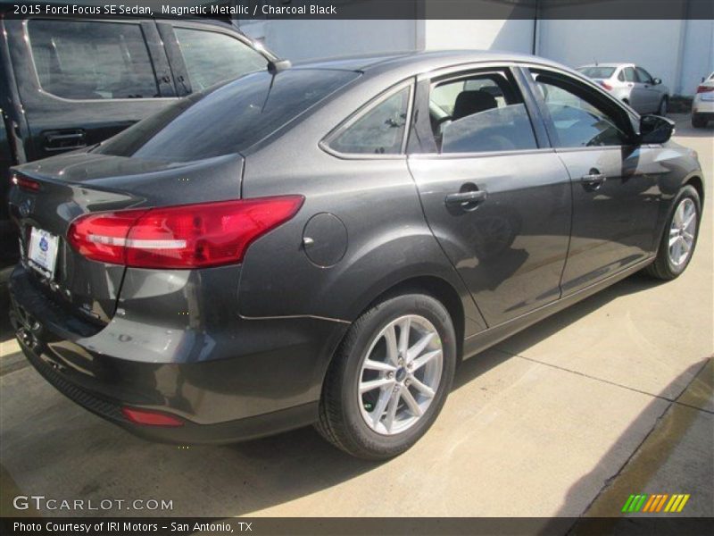 Magnetic Metallic / Charcoal Black 2015 Ford Focus SE Sedan