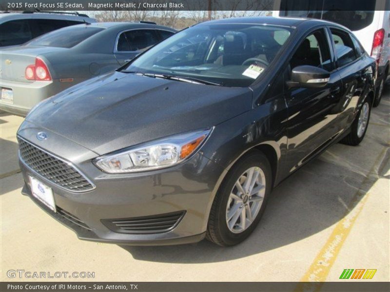 Magnetic Metallic / Charcoal Black 2015 Ford Focus SE Sedan