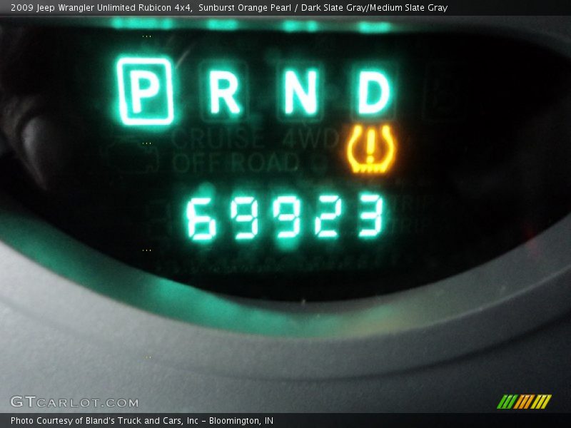 Sunburst Orange Pearl / Dark Slate Gray/Medium Slate Gray 2009 Jeep Wrangler Unlimited Rubicon 4x4
