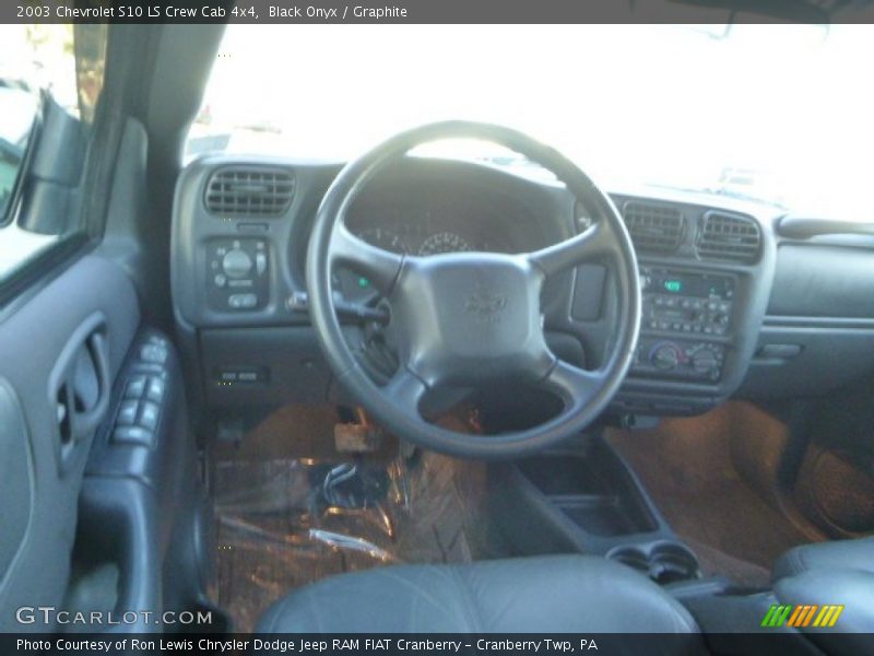 Black Onyx / Graphite 2003 Chevrolet S10 LS Crew Cab 4x4