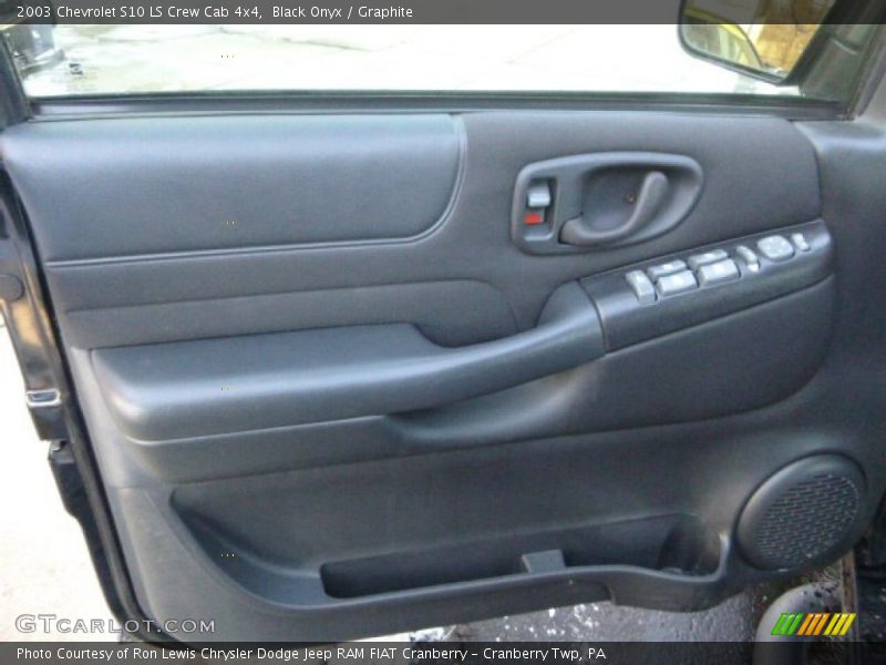 Black Onyx / Graphite 2003 Chevrolet S10 LS Crew Cab 4x4
