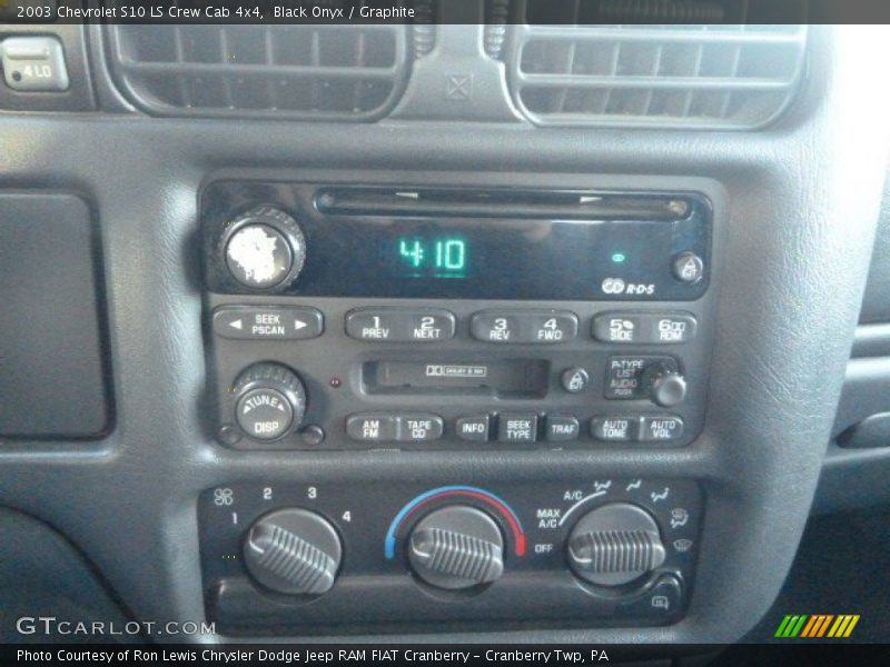 Black Onyx / Graphite 2003 Chevrolet S10 LS Crew Cab 4x4