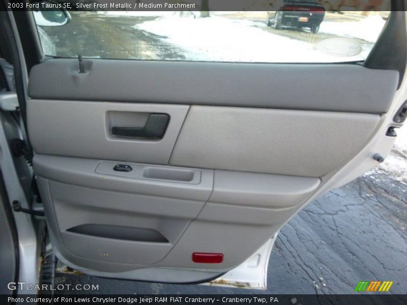 Silver Frost Metallic / Medium Parchment 2003 Ford Taurus SE