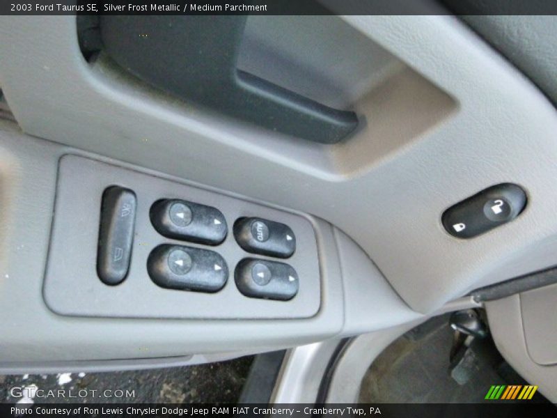 Silver Frost Metallic / Medium Parchment 2003 Ford Taurus SE