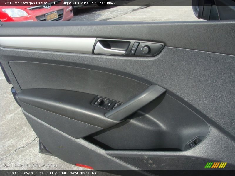 Night Blue Metallic / Titan Black 2013 Volkswagen Passat 2.5L S