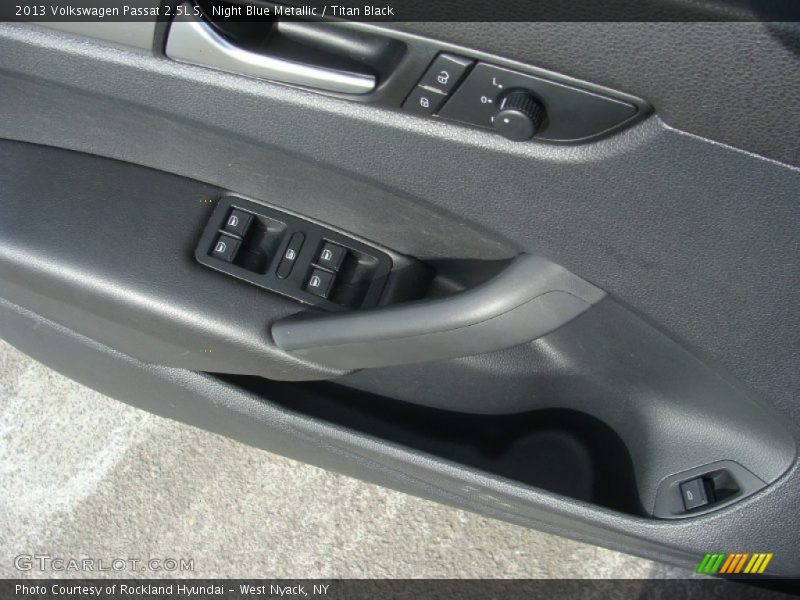Night Blue Metallic / Titan Black 2013 Volkswagen Passat 2.5L S
