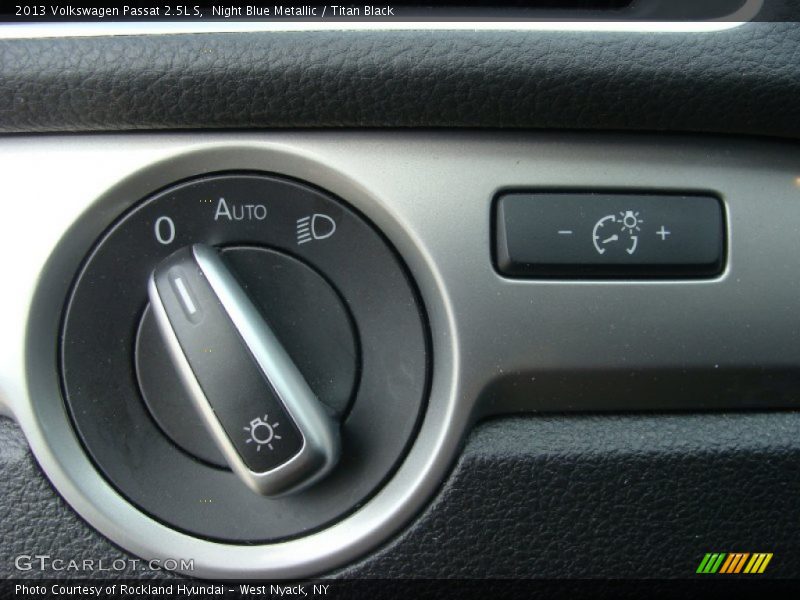 Night Blue Metallic / Titan Black 2013 Volkswagen Passat 2.5L S