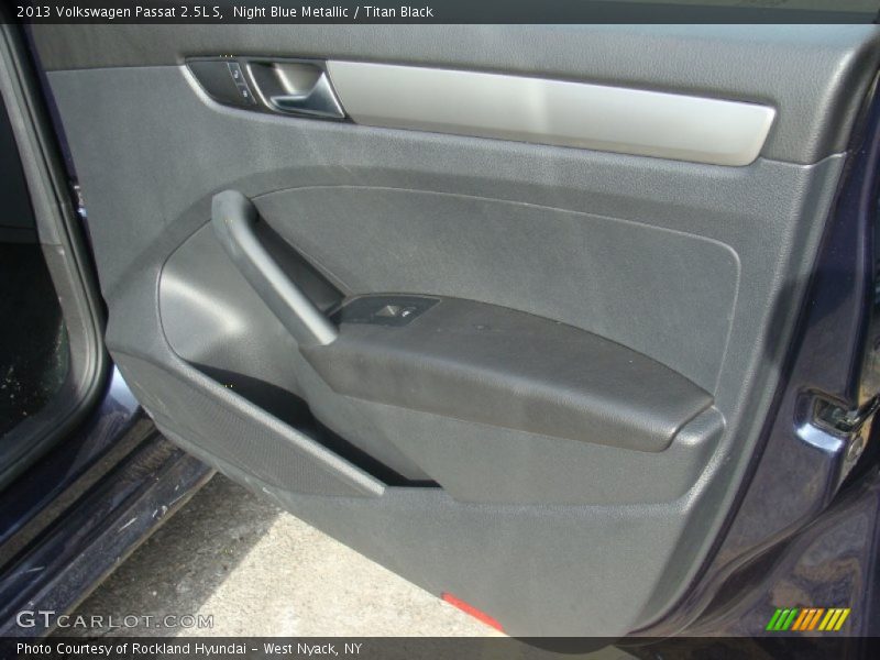 Night Blue Metallic / Titan Black 2013 Volkswagen Passat 2.5L S