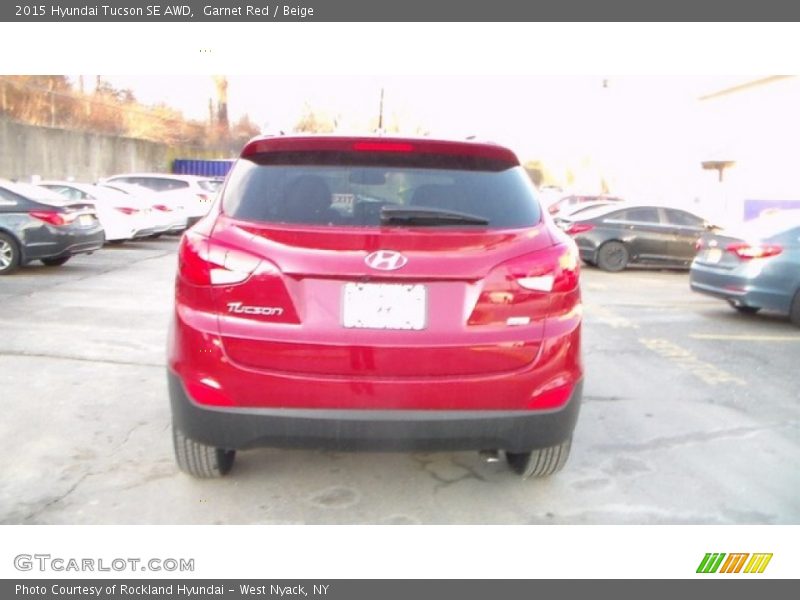 Garnet Red / Beige 2015 Hyundai Tucson SE AWD