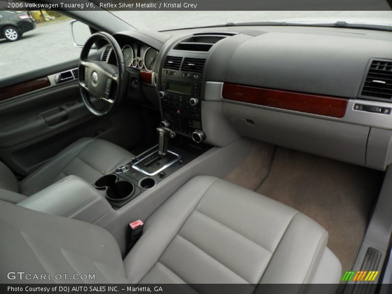 Dashboard of 2006 Touareg V6