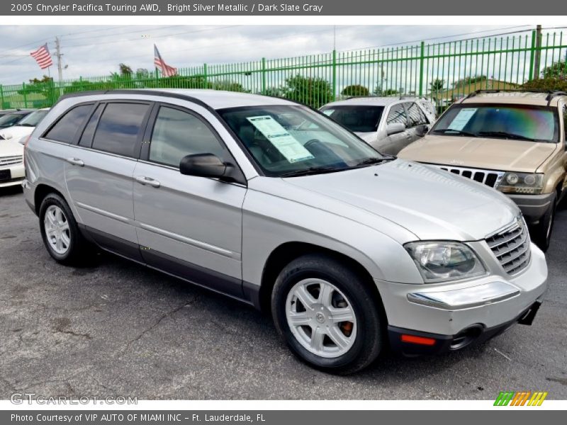 Front 3/4 View of 2005 Pacifica Touring AWD