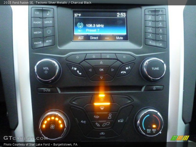 Tectonic Silver Metallic / Charcoal Black 2015 Ford Fusion SE