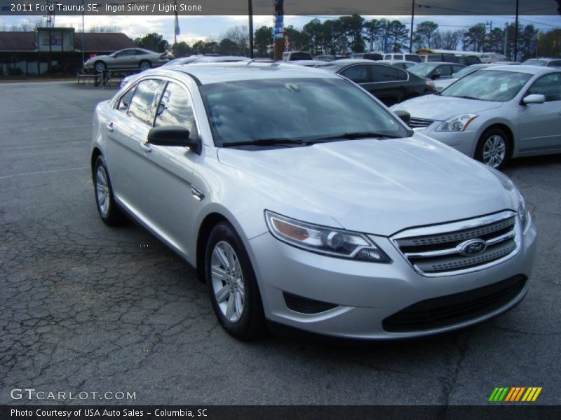 Ingot Silver / Light Stone 2011 Ford Taurus SE