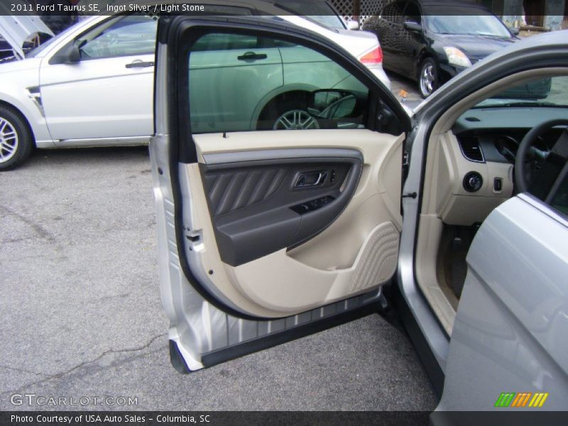 Ingot Silver / Light Stone 2011 Ford Taurus SE