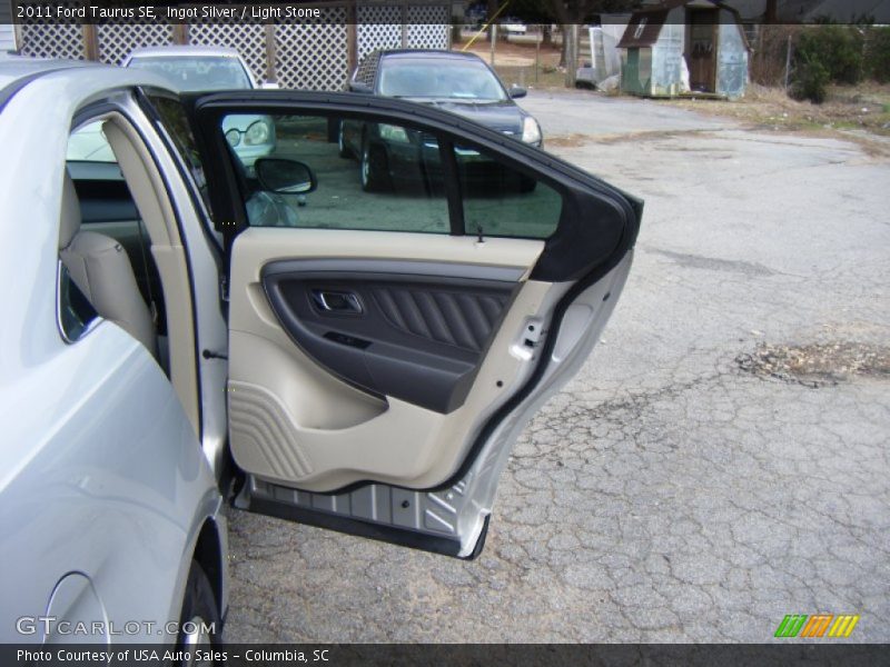 Ingot Silver / Light Stone 2011 Ford Taurus SE