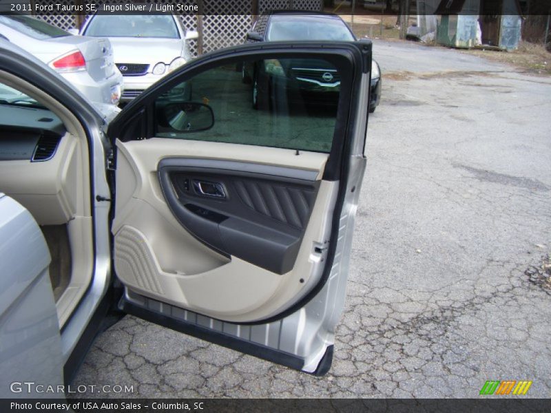Ingot Silver / Light Stone 2011 Ford Taurus SE