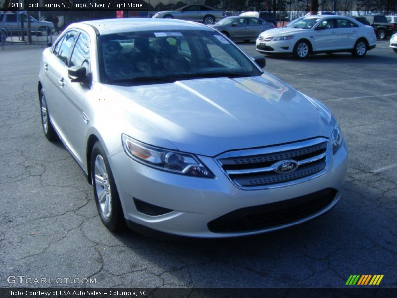 Ingot Silver / Light Stone 2011 Ford Taurus SE