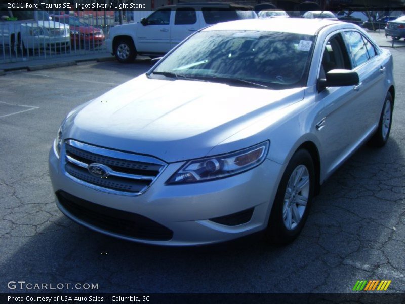 Ingot Silver / Light Stone 2011 Ford Taurus SE